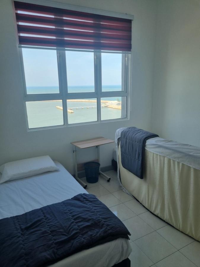 Seaside Haven Homestay Seaview Unit With Pool Opposite Ktcc & Mayang Mall - Pangsapuri Ladang Tanjung Куала-Тренгану Екстер'єр фото