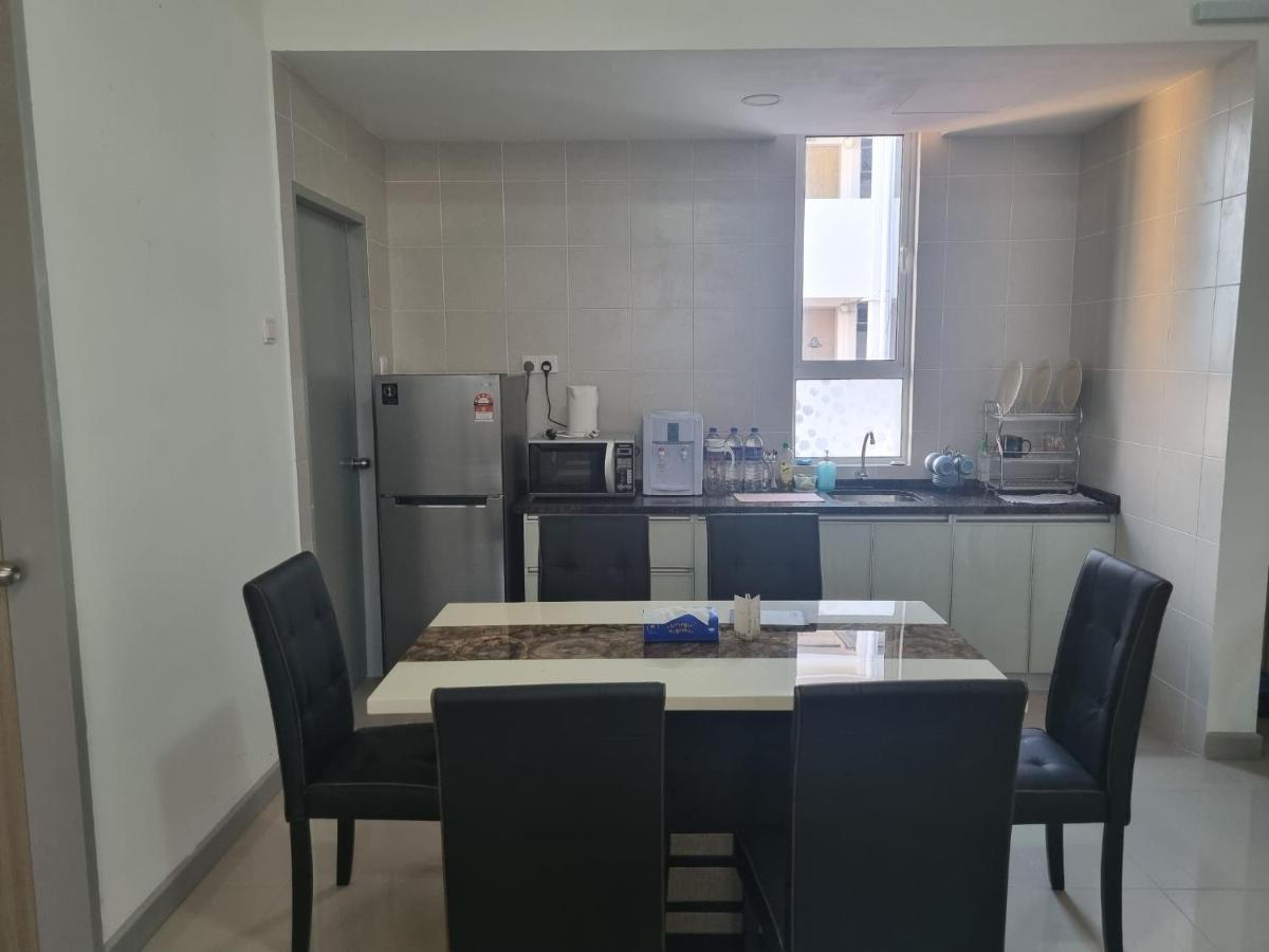 Seaside Haven Homestay Seaview Unit With Pool Opposite Ktcc & Mayang Mall - Pangsapuri Ladang Tanjung Куала-Тренгану Екстер'єр фото
