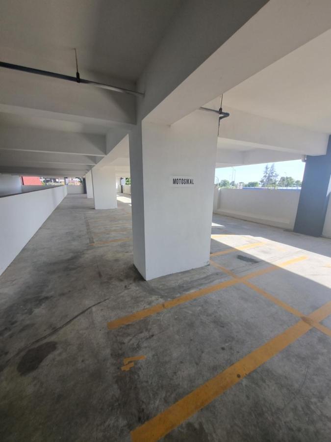 Seaside Haven Homestay Seaview Unit With Pool Opposite Ktcc & Mayang Mall - Pangsapuri Ladang Tanjung Куала-Тренгану Екстер'єр фото